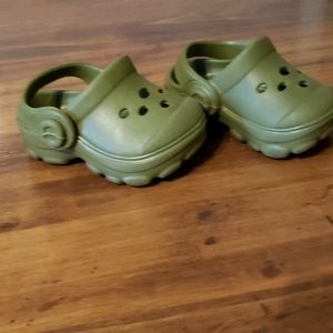 Green croc looking Baby shoes size 3